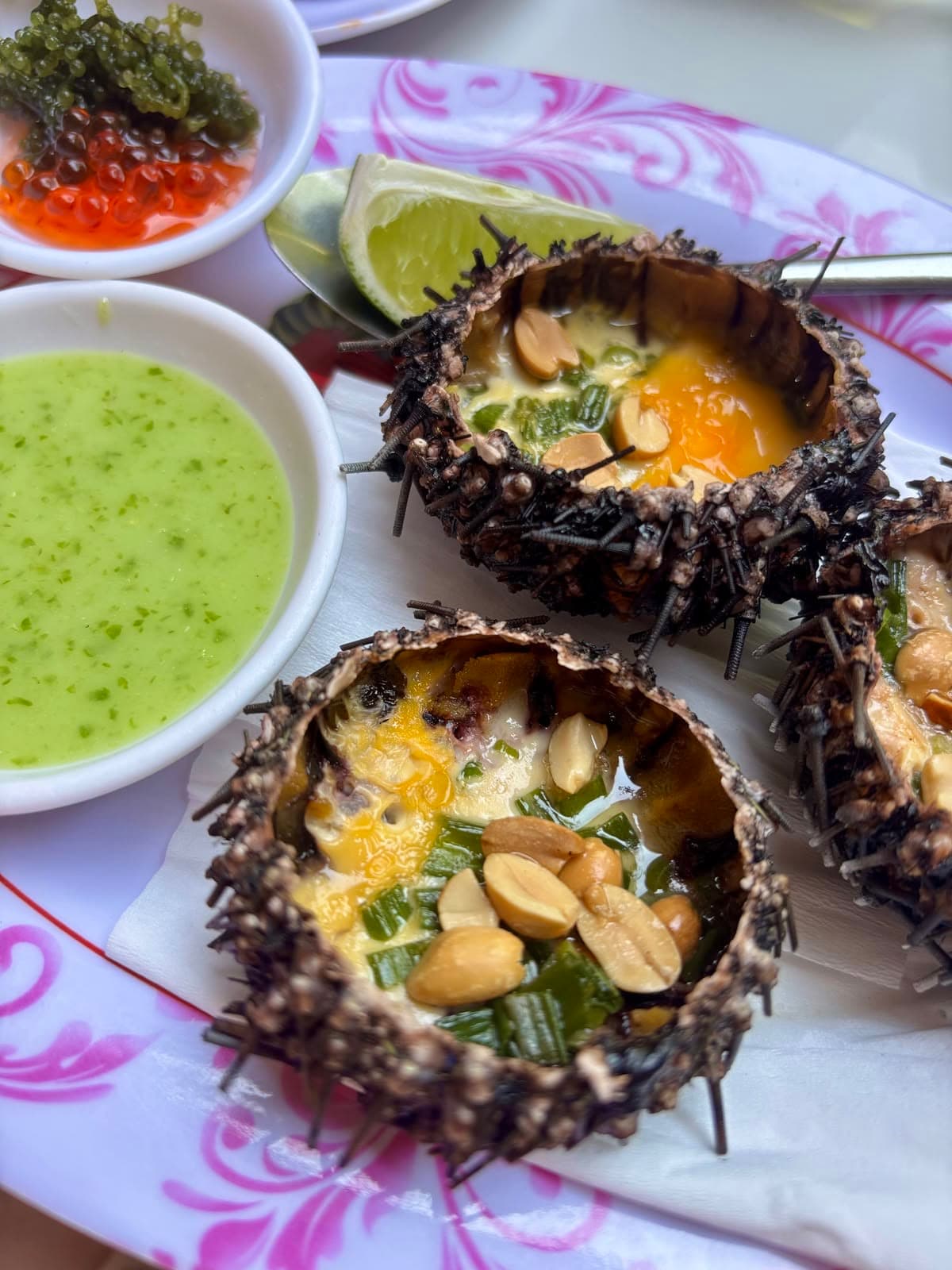 Запечённые морские ежи с арахисом